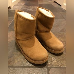 Big girl size 4 US Ugg ankle boot in tan suede